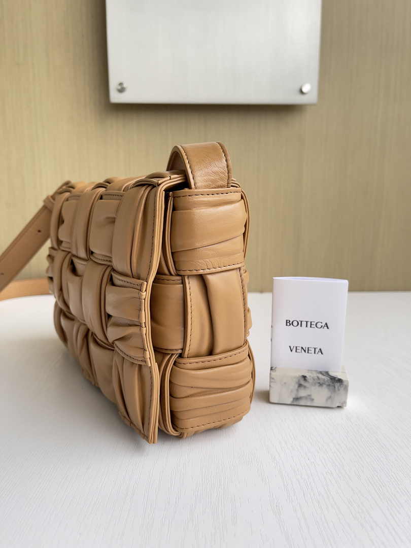 Bottega Veneta Cassette Bag 717089 Calfskin Tan