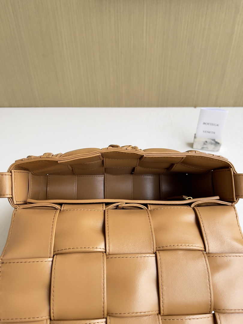 Bottega Veneta Cassette Bag 717089 Calfskin Tan
