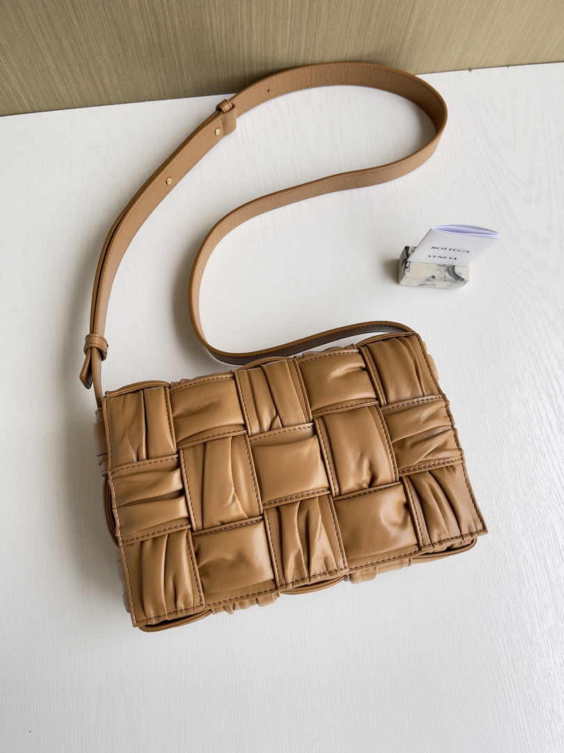 Bottega Veneta Cassette Bag 717089 Calfskin Tan