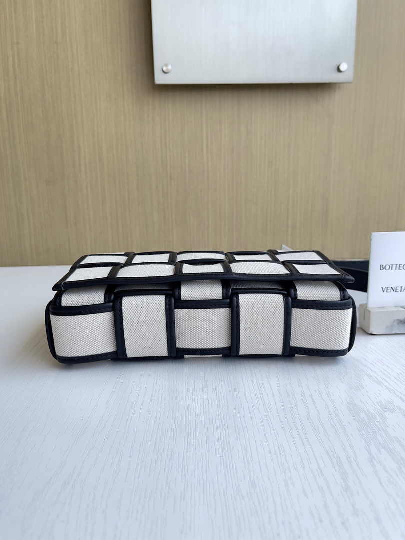 Bottega Veneta Cassette Bag 741451 Cotton Beige Silver