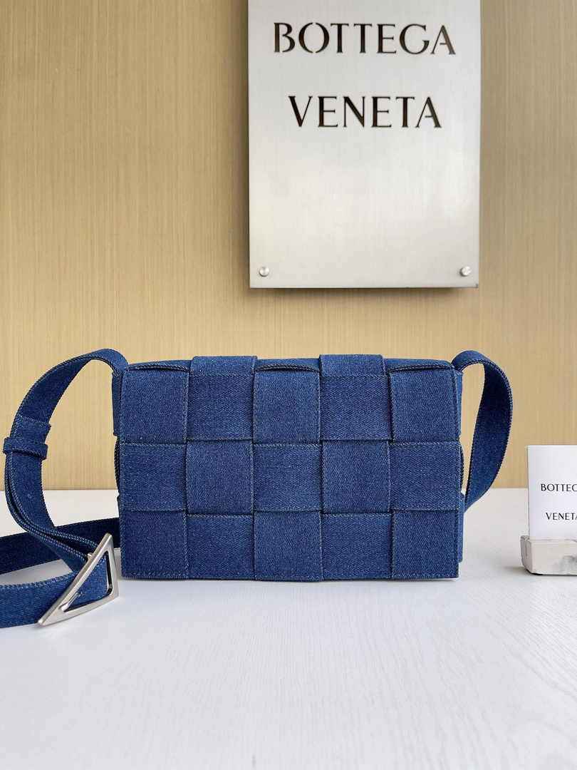 Bottega Veneta Cassette Bag 744020  In Denim In Blue