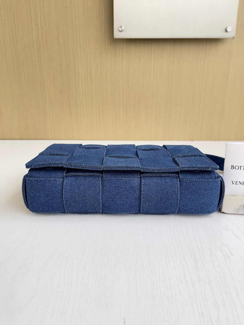 Bottega Veneta Cassette Bag 744020  In Denim In Blue
