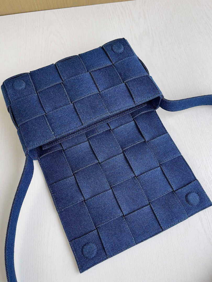 Bottega Veneta Cassette Bag 744020  In Denim In Blue