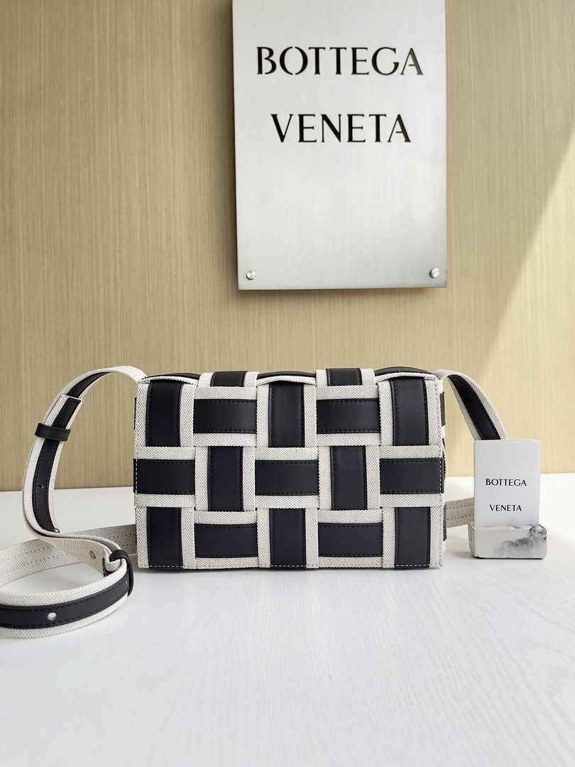 Bottega Veneta Cassette Bag 755217 Lambskin Natural-Fondant