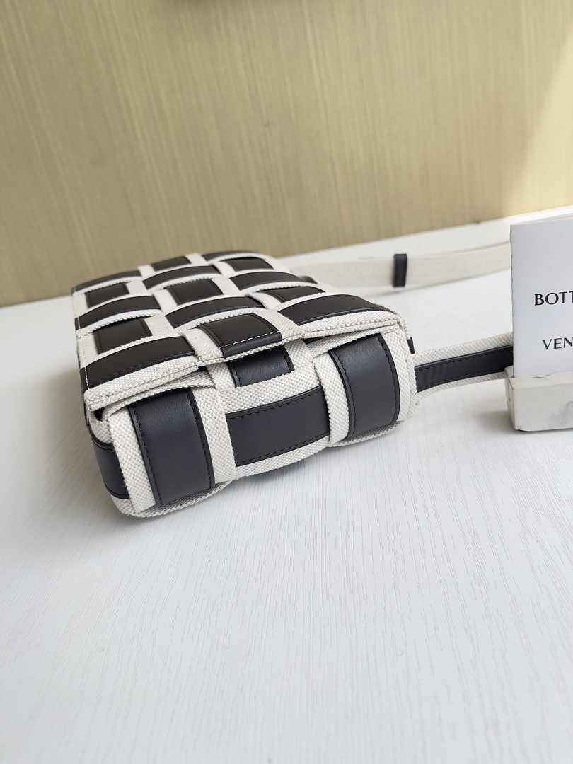 Bottega Veneta Cassette Bag 755217 Lambskin Natural-Fondant
