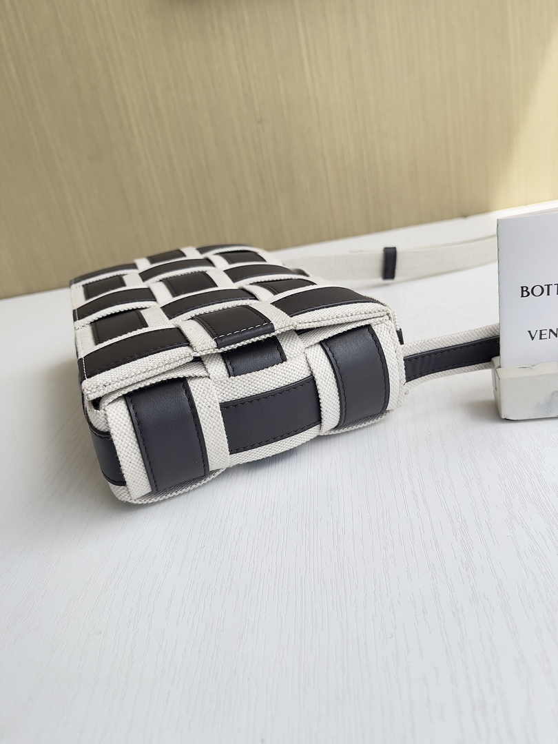 Bottega Veneta Cassette Bag 755217 Lambskin Natural-Fondant