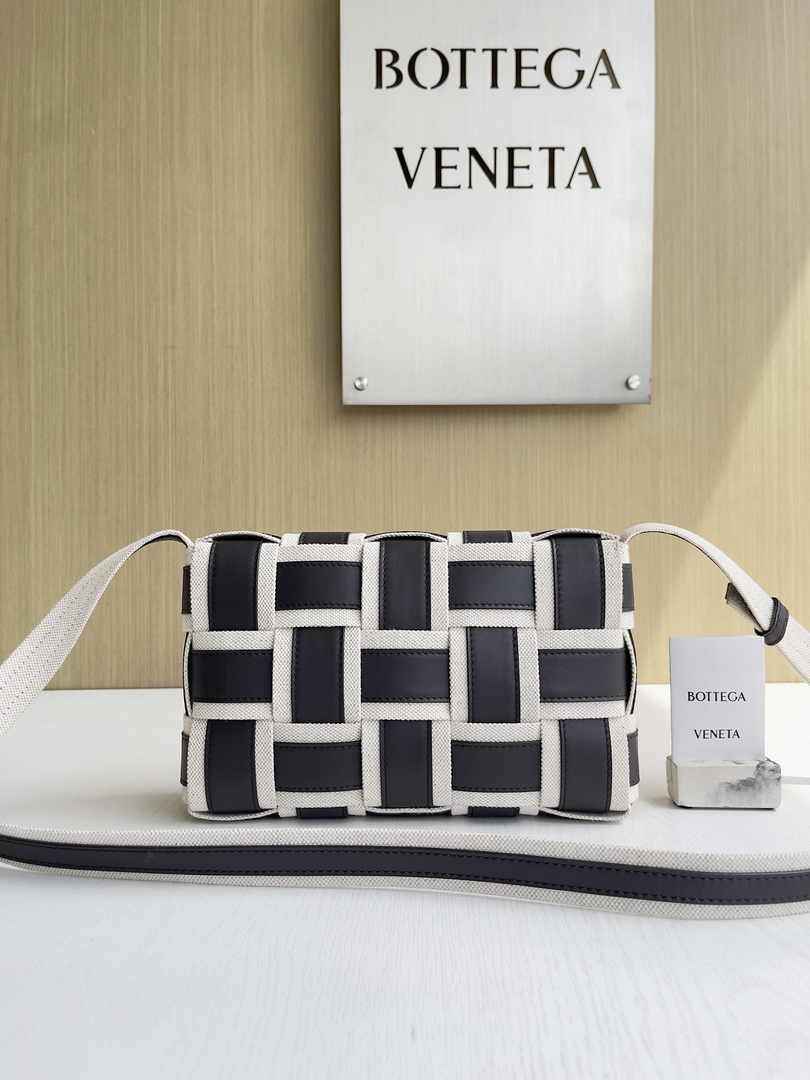 Bottega Veneta Cassette Bag 755217 Lambskin Natural-Fondant