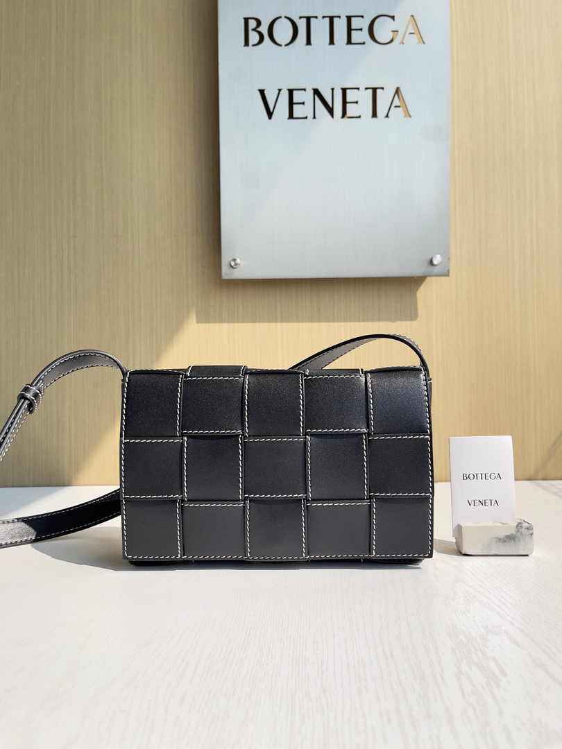 Bottega Veneta Cassette Bag 758105 Calfskin Black