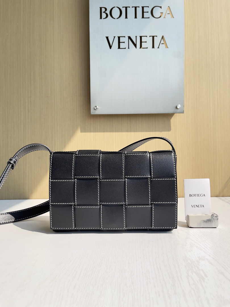 Bottega Veneta Cassette Bag 758105 Calfskin Black