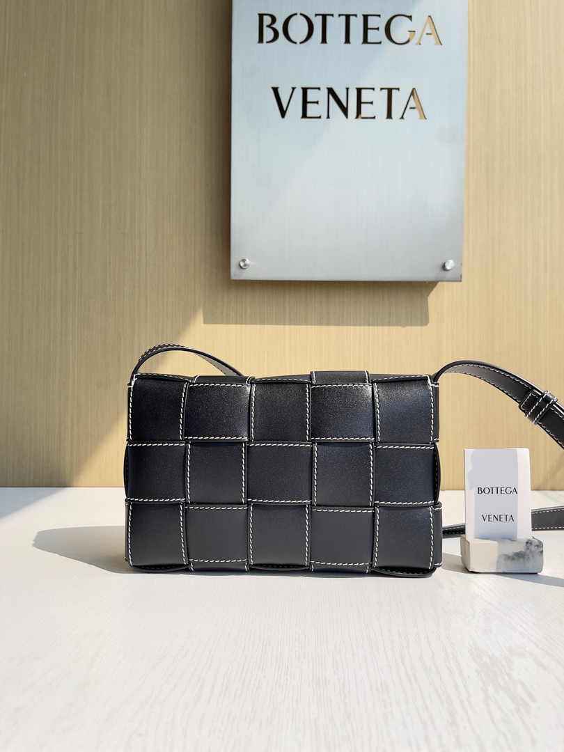 Bottega Veneta Cassette Bag 758105 Calfskin Black