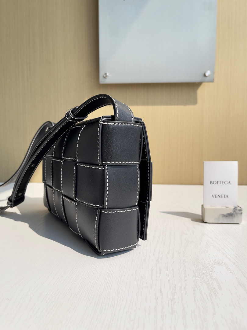 Bottega Veneta Cassette Bag 758105 Calfskin Black