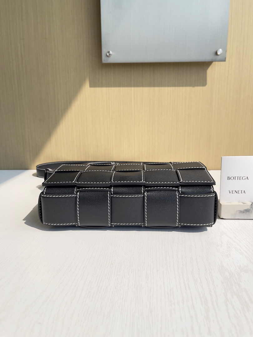 Bottega Veneta Cassette Bag 758105 Calfskin Black