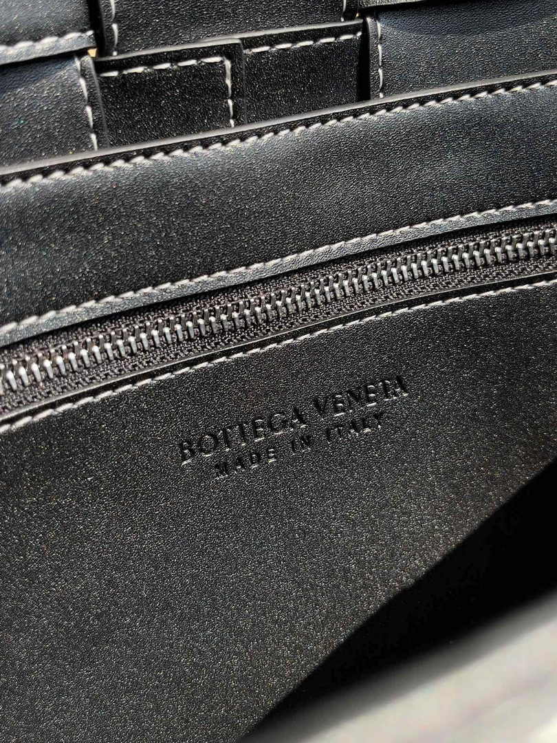Bottega Veneta Cassette Bag 758105 Calfskin Black