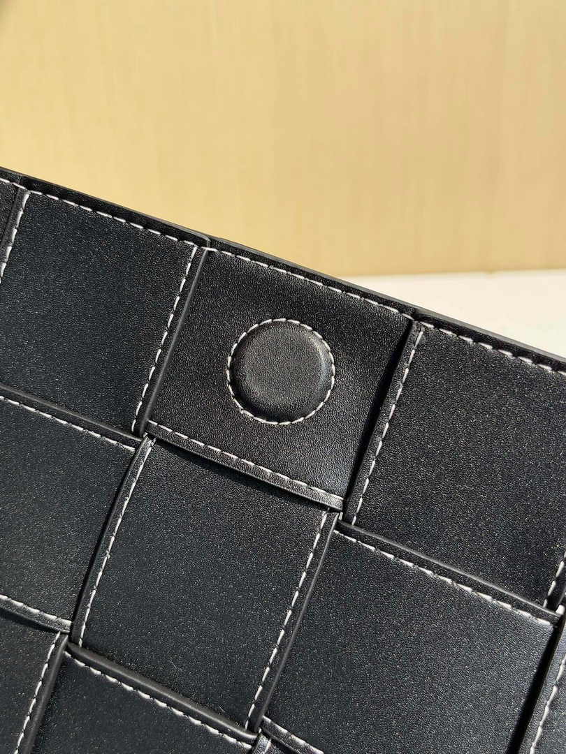 Bottega Veneta Cassette Bag 758105 Calfskin Black