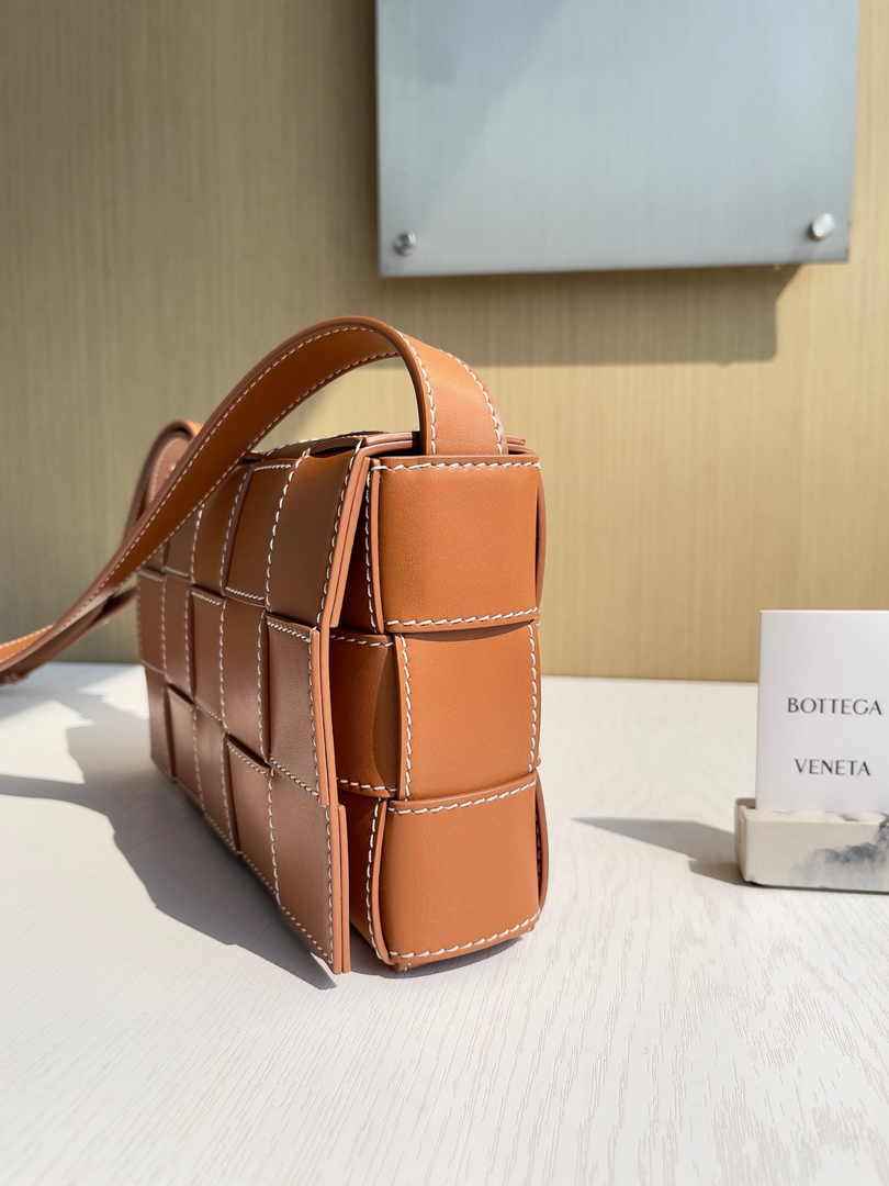 Bottega Veneta Cassette Bag 758105 Calfskin Brown
