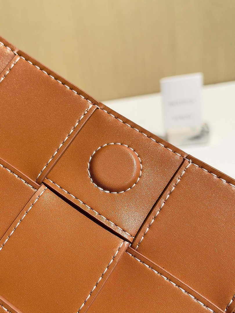 Bottega Veneta Cassette Bag 758105 Calfskin Brown