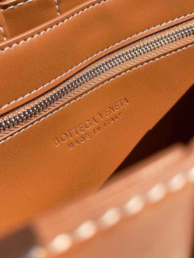 Bottega Veneta Cassette Bag 758105 Calfskin Brown