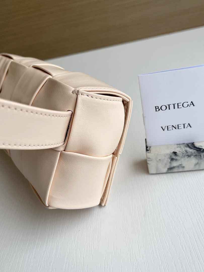 Bottega Veneta Cassette Belt Bag 651053 Lambskin Light Pink