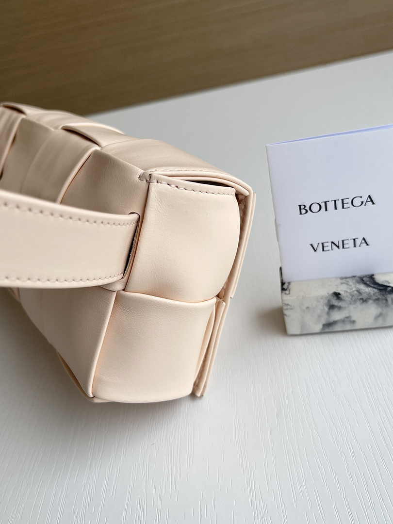 Bottega Veneta Cassette Belt Bag 651053 Lambskin Light Pink