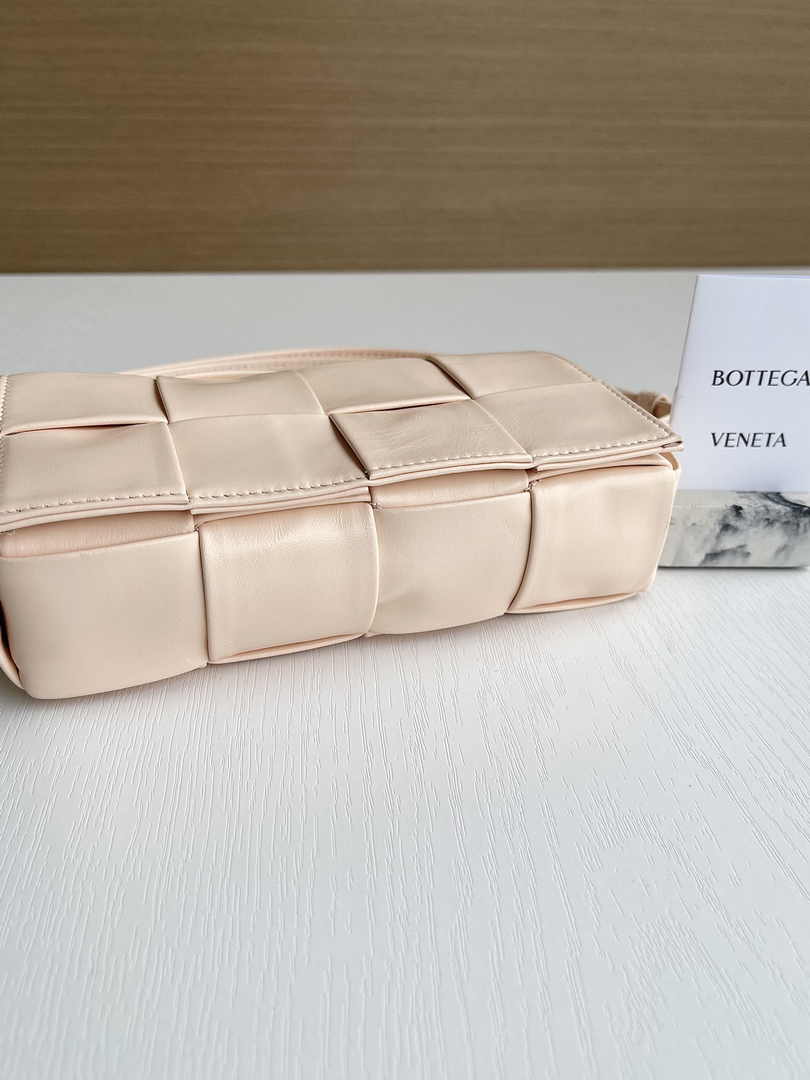 Bottega Veneta Cassette Belt Bag 651053 Lambskin Light Pink