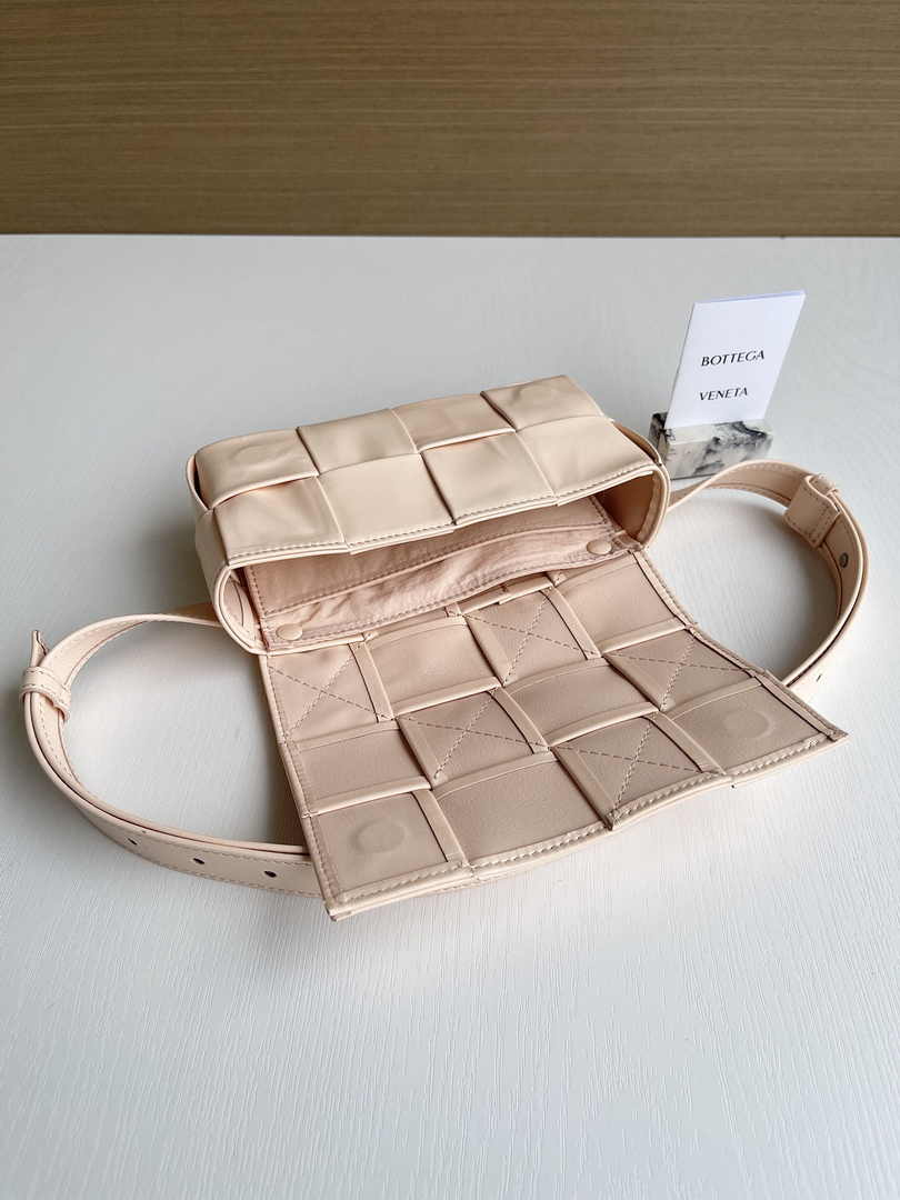 Bottega Veneta Cassette Belt Bag 651053 Lambskin Light Pink
