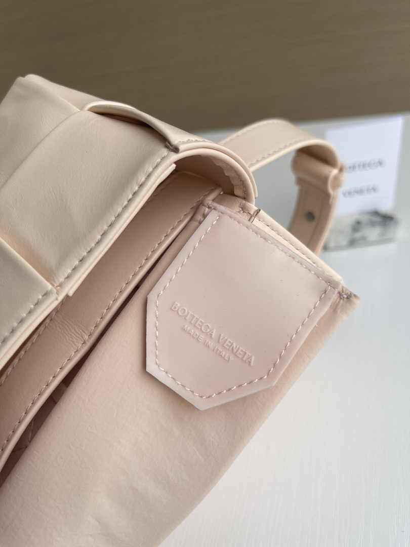 Bottega Veneta Cassette Belt Bag 651053 Lambskin Light Pink