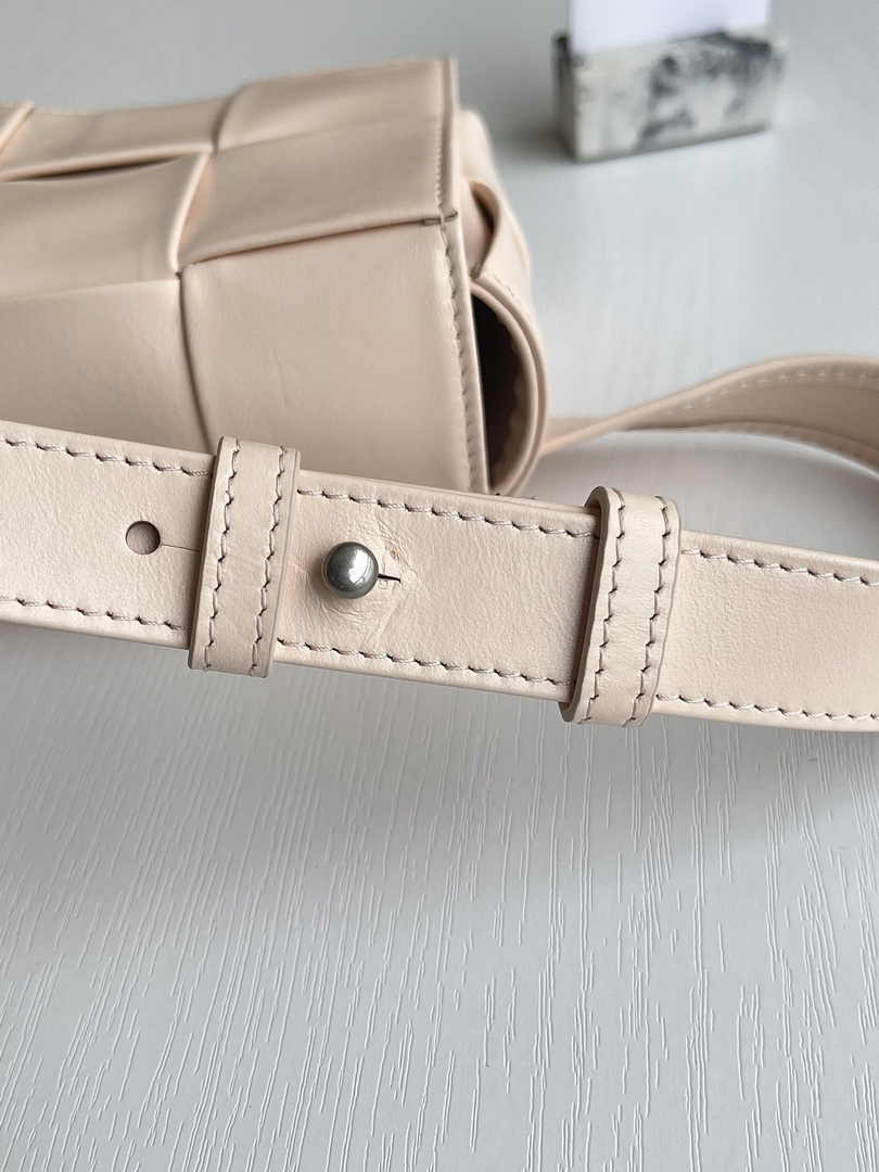 Bottega Veneta Cassette Belt Bag 651053 Lambskin Light Pink