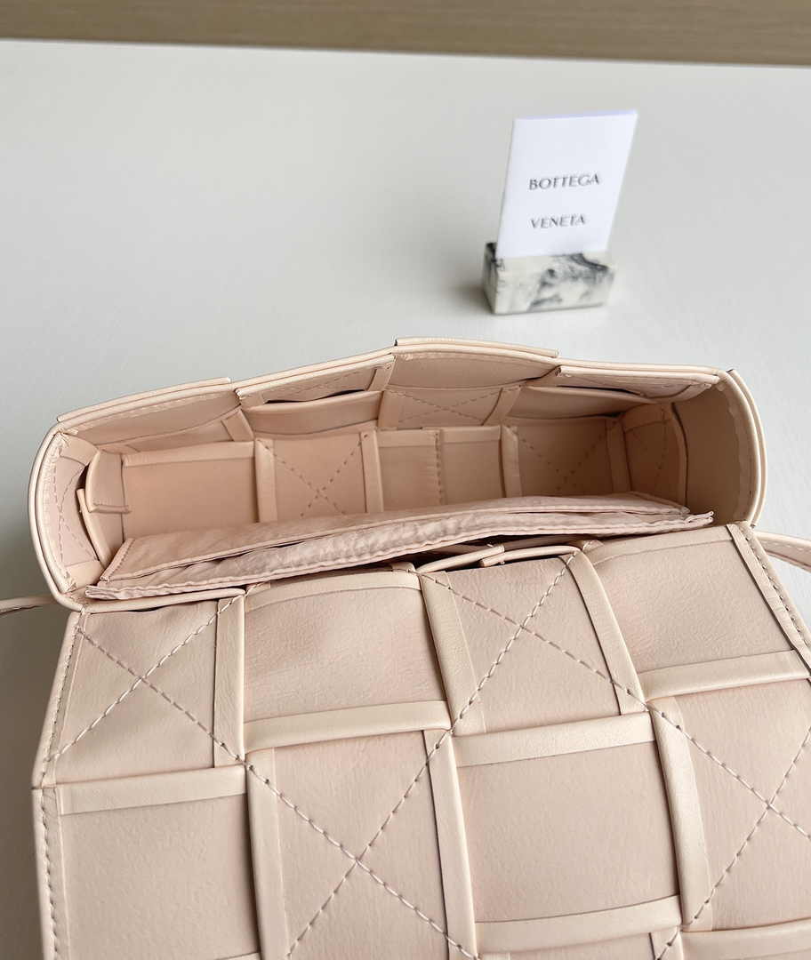 Bottega Veneta Cassette Belt Bag 651053 Lambskin Light Pink