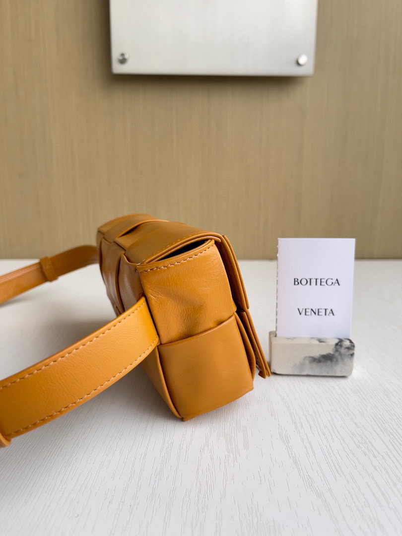 Bottega Veneta Cassette Belt Bag 651053 Lambskin Brown