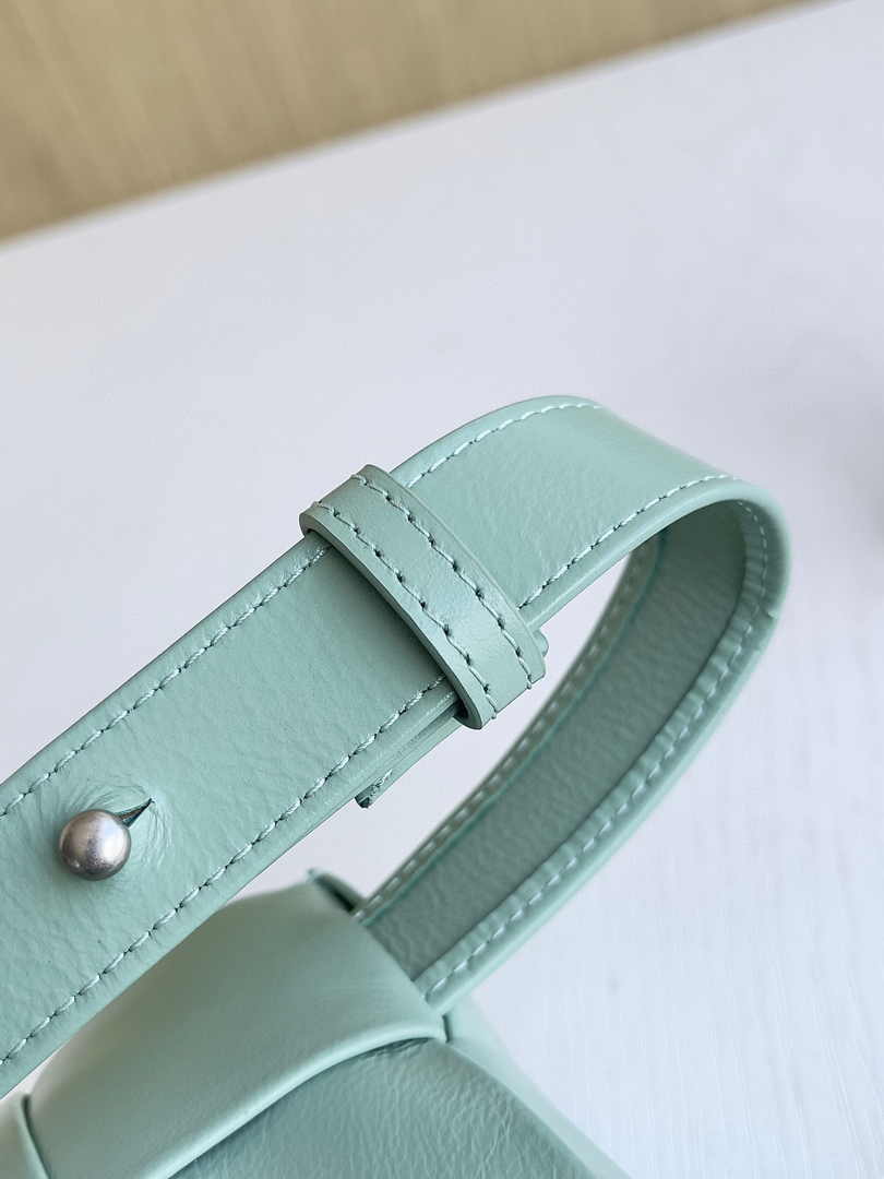 Bottega Veneta Cassette Belt Bag 651053 Lambskin Light Green
