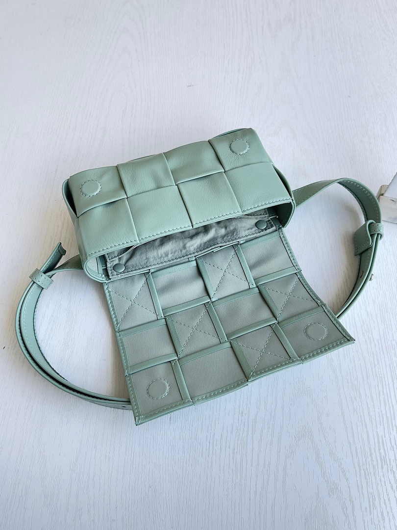 Bottega Veneta Cassette Belt Bag 651053 Lambskin Light Green