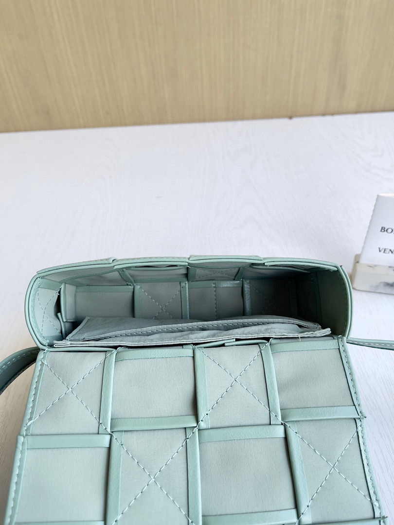 Bottega Veneta Cassette Belt Bag 651053 Lambskin Light Green