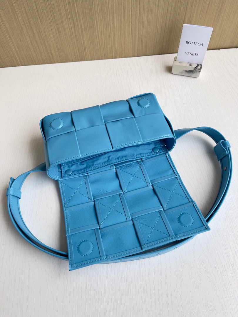 Bottega Veneta Cassette Belt Bag 651053 Lambskin Sky Blue