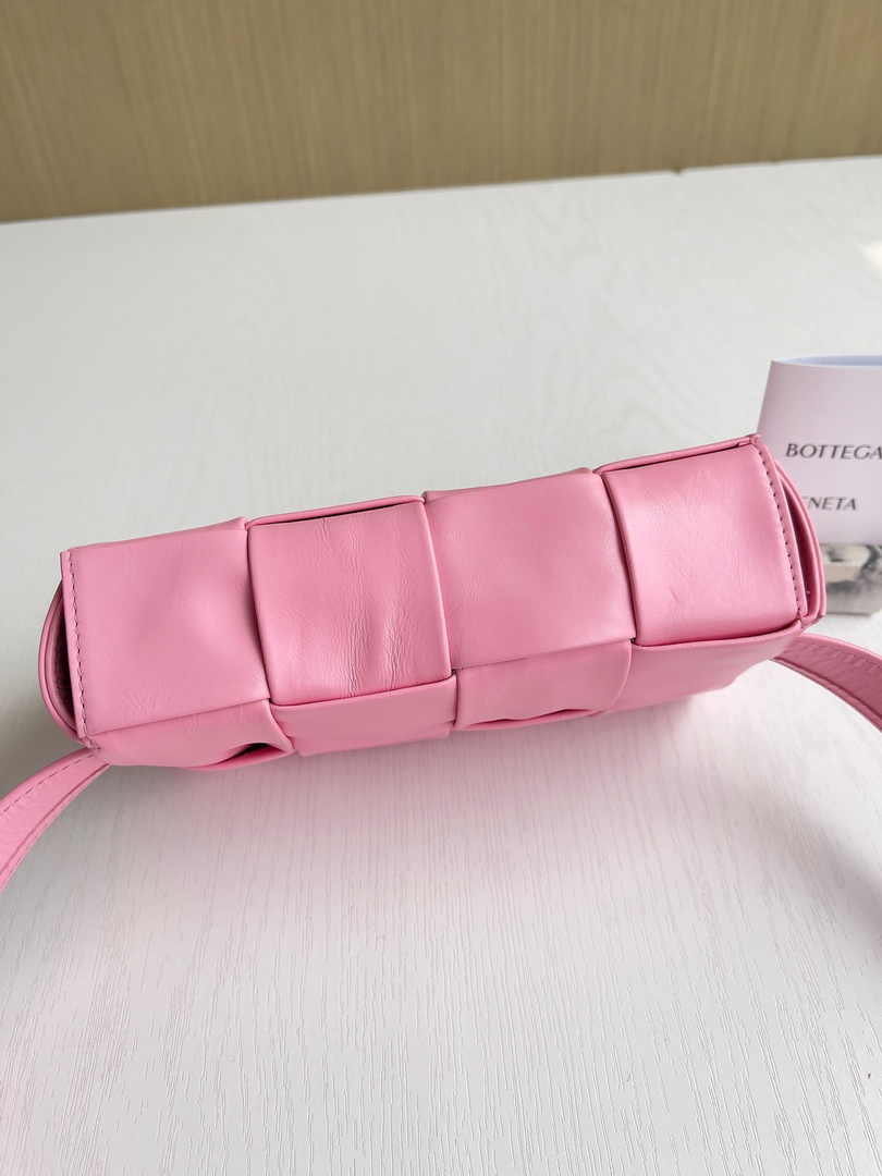 Bottega Veneta Cassette Belt Bag 651053 Lambskin Pink