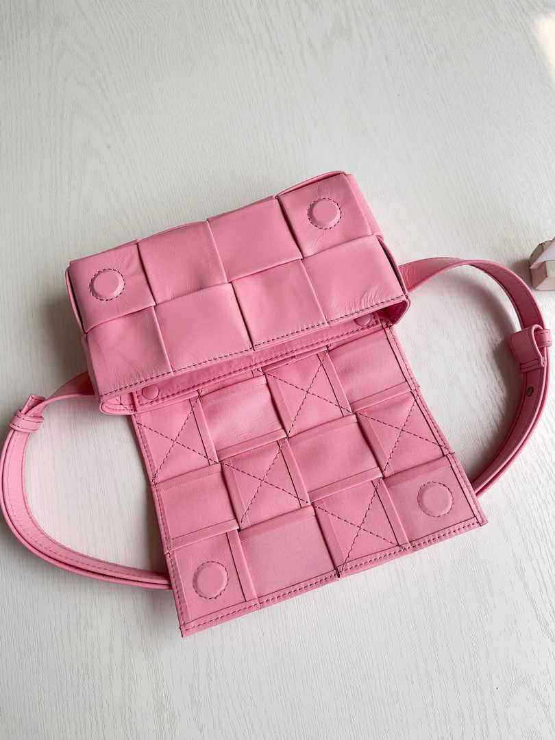 Bottega Veneta Cassette Belt Bag 651053 Lambskin Pink