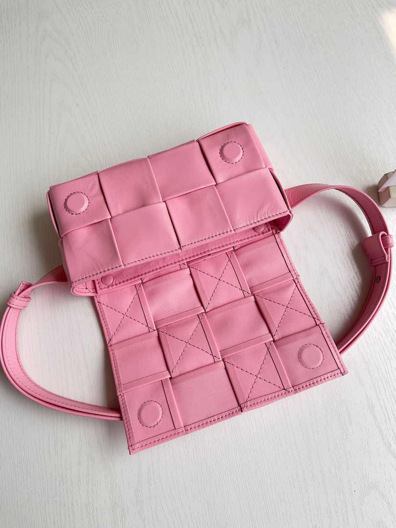 Bottega Veneta Cassette Belt Bag 651053 Lambskin Pink