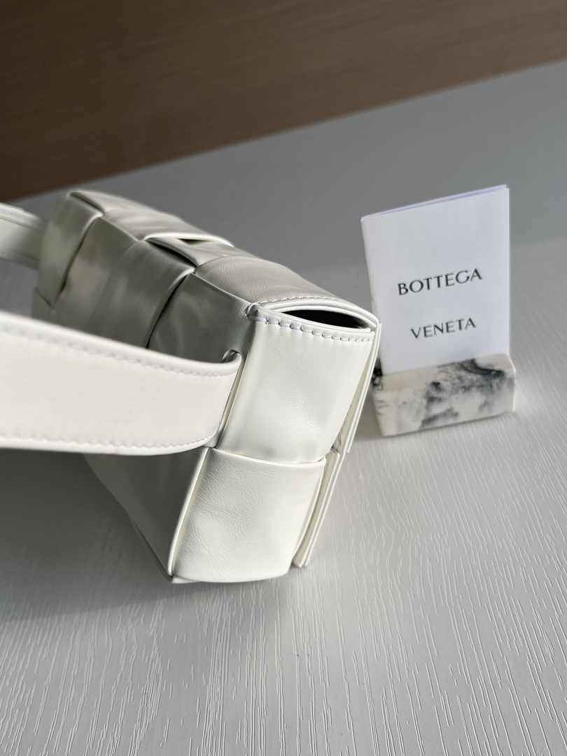 Bottega Veneta Cassette Belt Bag 651053 Lambskin White