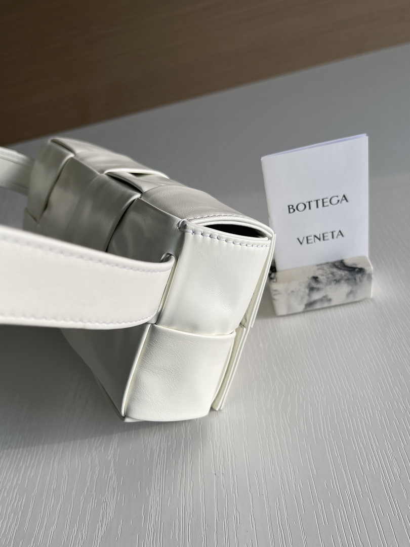 Bottega Veneta Cassette Belt Bag 651053 Lambskin White