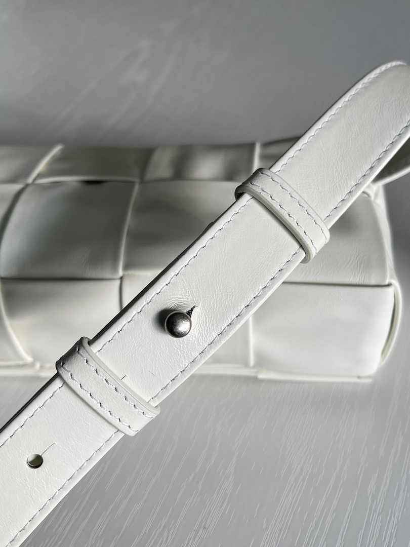Bottega Veneta Cassette Belt Bag 651053 Lambskin White