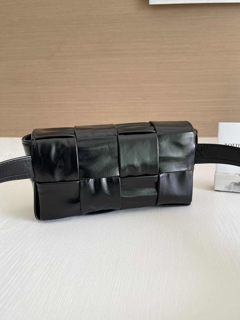 Bottega Veneta Cassette Belt Bag 651053 Lambskin Black