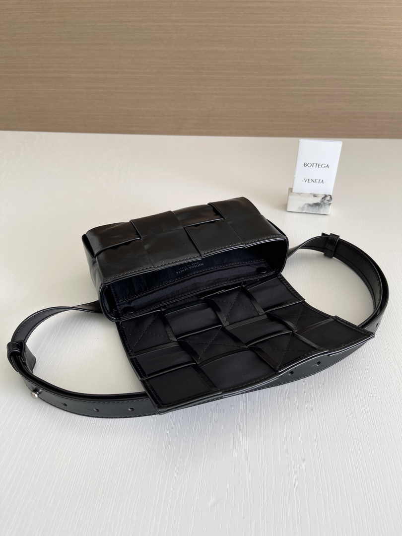 Bottega Veneta Cassette Belt Bag 651053 Lambskin Black