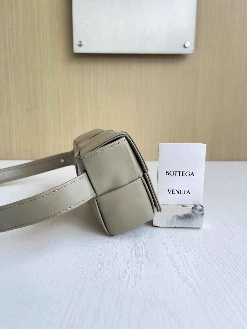 Bottega Veneta Cassette Belt Bag 651053 Lambskin Light Gray