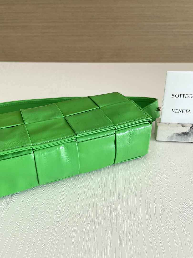 Bottega Veneta Cassette Belt Bag 651053 Lambskin Light Green