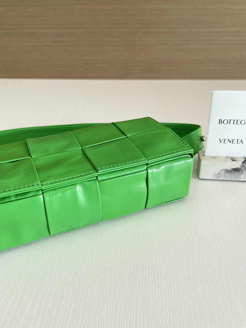 Bottega Veneta Cassette Belt Bag 651053 Lambskin Light Green