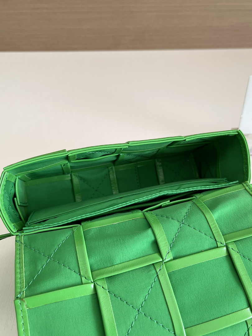 Bottega Veneta Cassette Belt Bag 651053 Lambskin Light Green