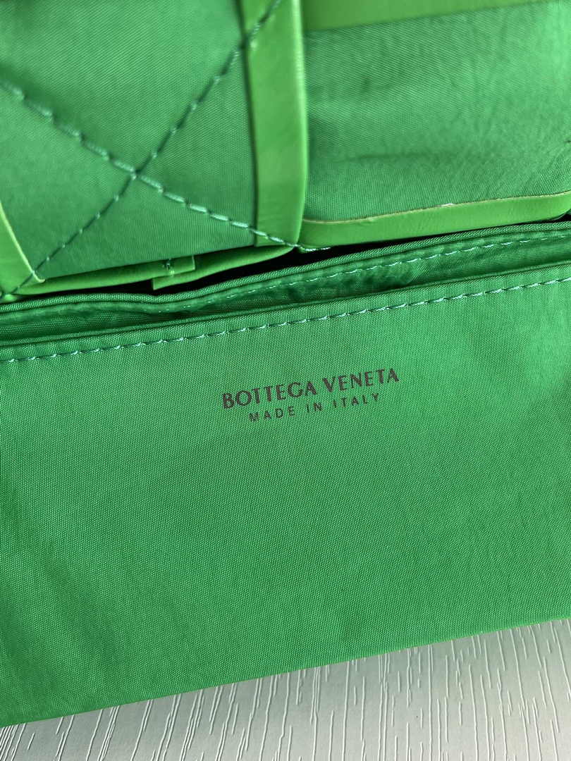 Bottega Veneta Cassette Belt Bag 651053 Lambskin Light Green