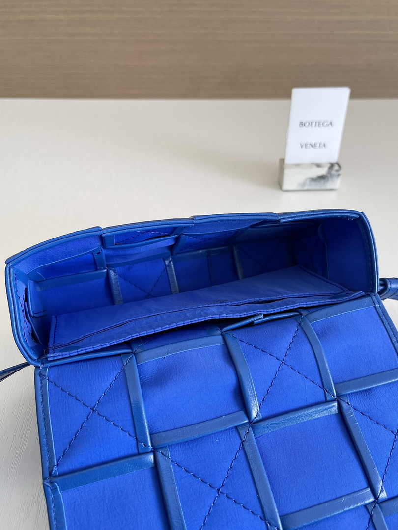 Bottega Veneta Cassette Belt Bag 651053 Lambskin Blue