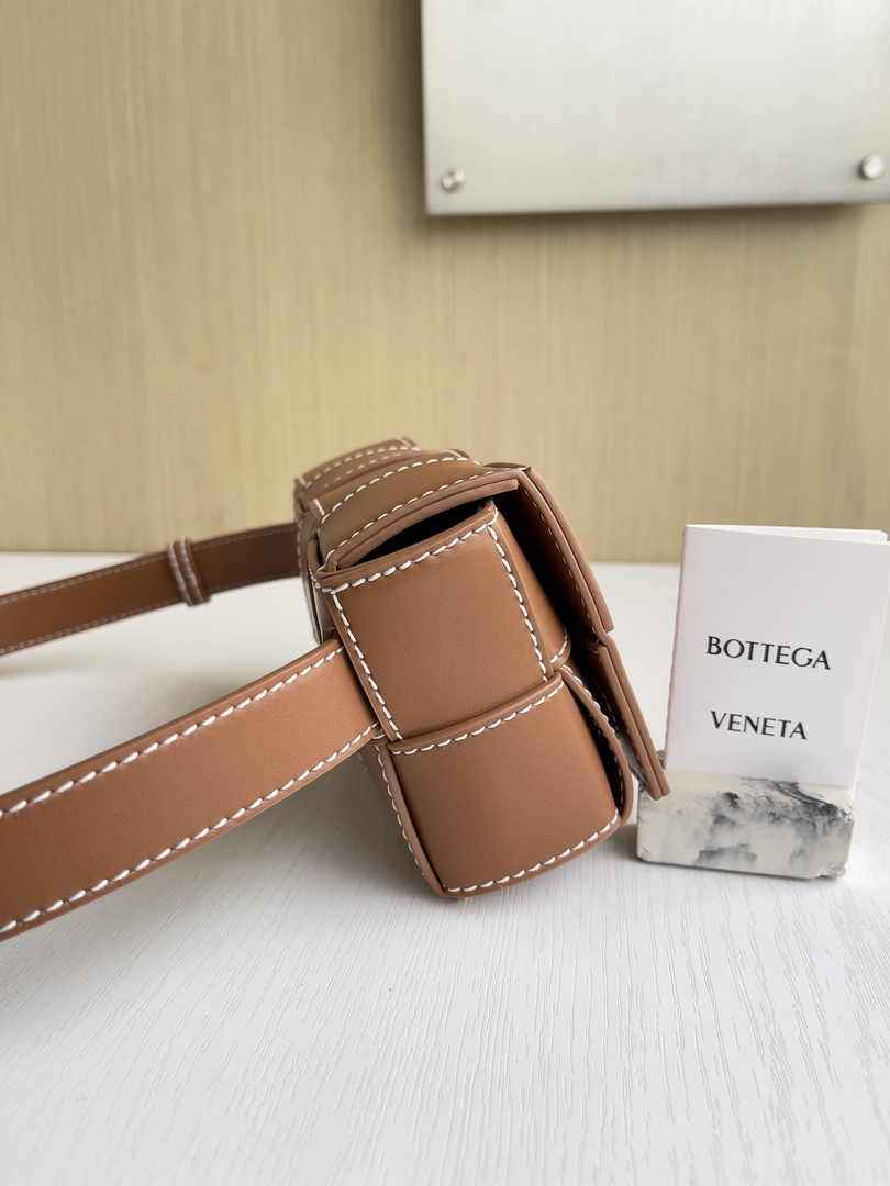 Bottega Veneta Cassette Belt Bag 738000 Lambskin Brown