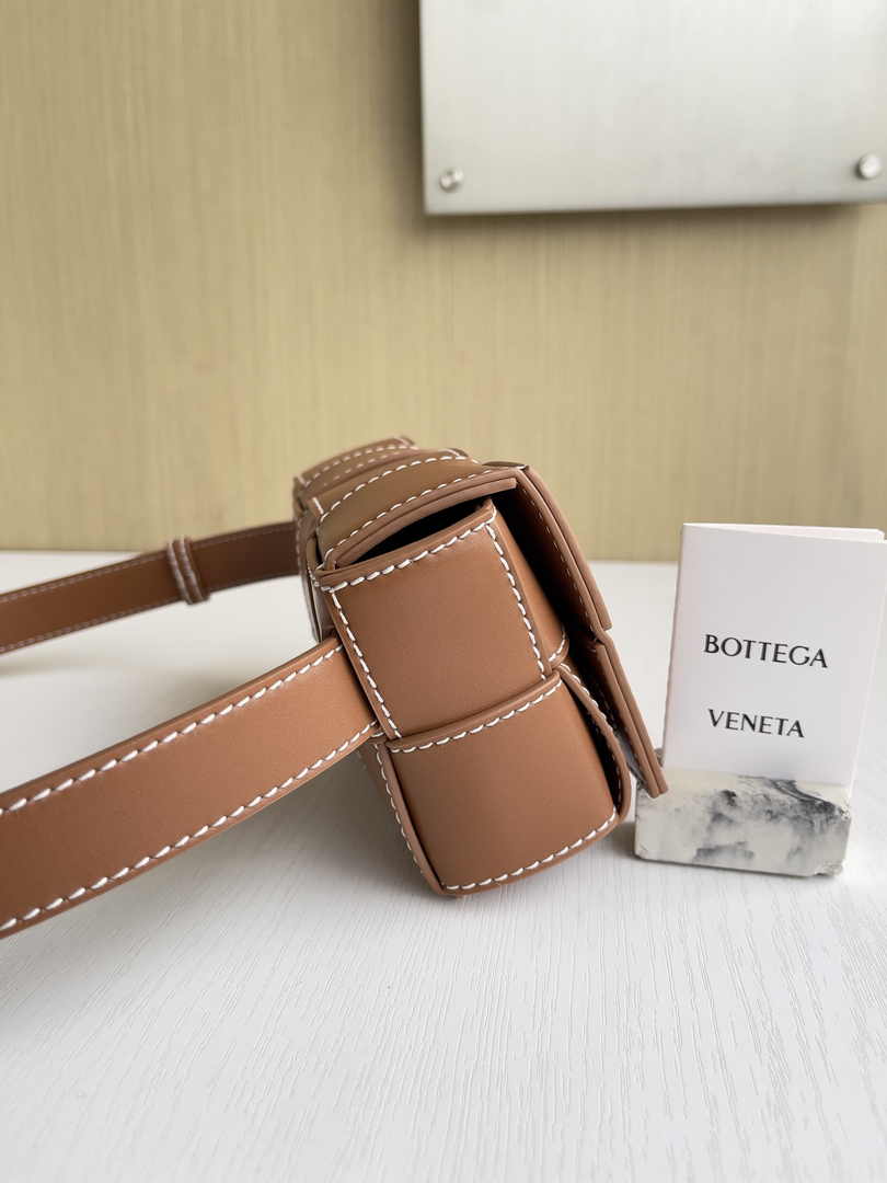 Bottega Veneta Cassette Belt Bag 738000 Lambskin Brown