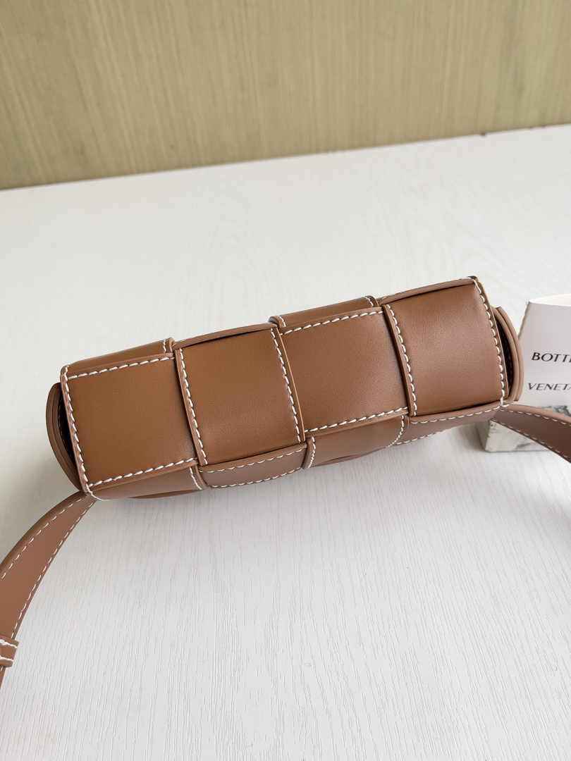 Bottega Veneta Cassette Belt Bag 738000 Lambskin Brown